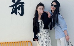 浴室里强摁做开腿呻吟的漫画图片